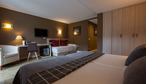 Habitación triple (2 Adults + 1 Child)