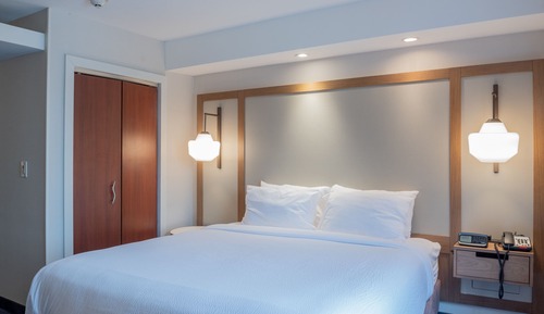 Habitación, 1 cama de matrimonio grande, no fumadores (Mobility/Hearing Accessible, Tub)
