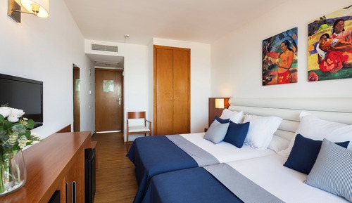 Habitación doble superior, vistas a la piscina (3 adults)