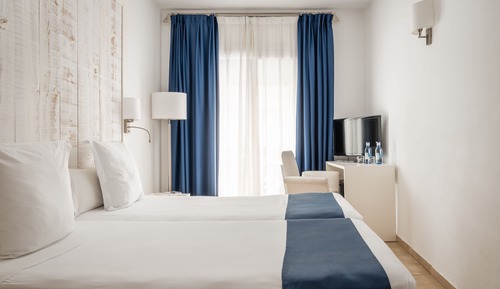 Habitación estándar con 1 cama doble o 2 individuales