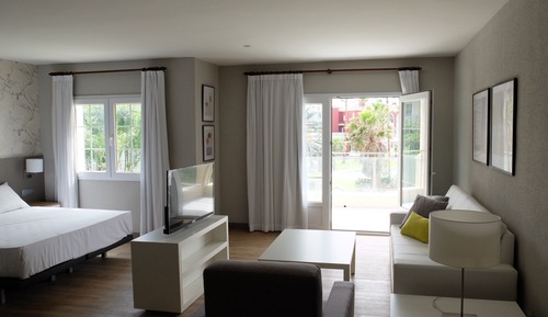 Suite Junior Superior (2 Adultos + 2 Niños)