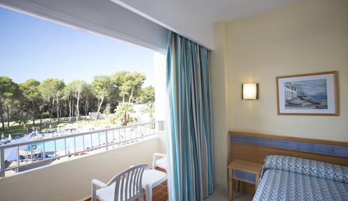 Habitación triple estándar, vistas a la piscina