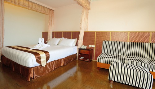 Habitación de luna de miel doble, 1 cama de matrimonio grande, bañera de hidromasaje, vistas al mar
