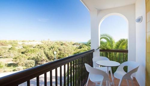 Estudio familiar, varias camas, vistas al jardín
