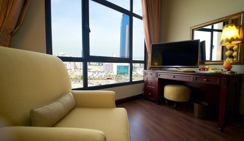 Estudio superior, 1 cama de matrimonio grande, vistas a la ciudad