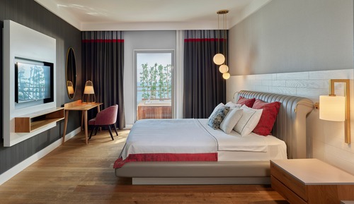 Designer Suite 2 Adult + 2 Children