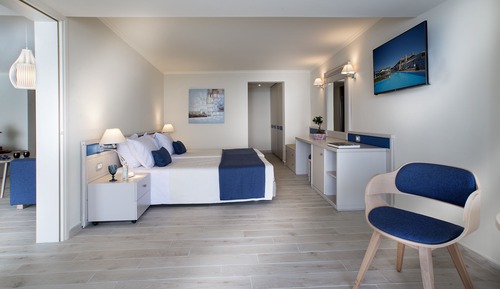Suite (Sea Front - Sharing Pool)