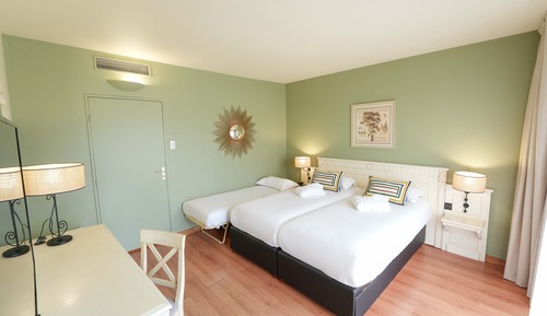 Habitación Deluxe con 1 cama doble o 2 individuales, terraza, vistas al jardín