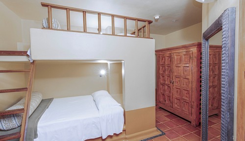 3 BEDROOM 2 KING 2 BUNK BEDS BILEVEL SUITE