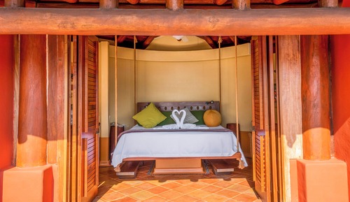STUDIO OCEAN VIEW KING WITH PLUNGE POOL