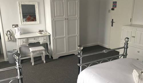 Habitación estándar con 1 cama doble o 2 individuales