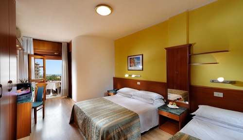 Habitación triple clásica