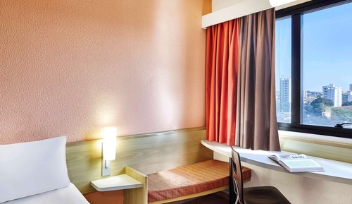 Habitación, varias camas