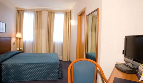 Habitación Confort con 1 cama doble o 2 individuales