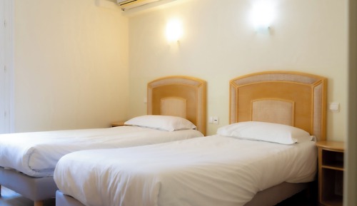 Habitación económica con 1 cama doble o 2 individuales, balcón