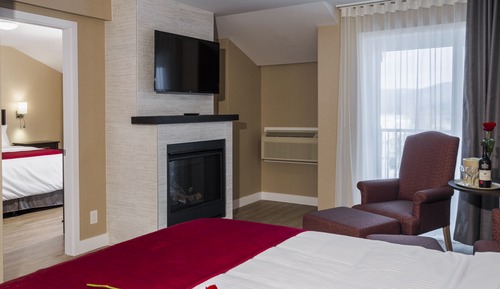 Senior Suite - 2 King beds with Kitchenette, Fireplace and Wood floor