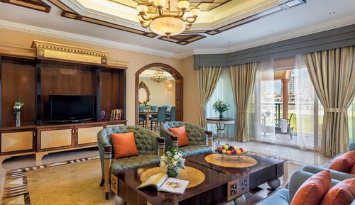Four Bedroom Villa - Free daily shuttle bus to Yas attractions, Yas Mall and Grand Mosque