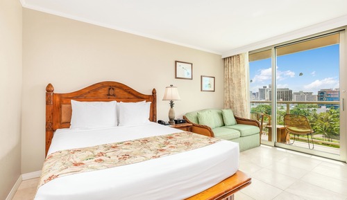Suite estudio, cocina básica, vistas parciales al mar