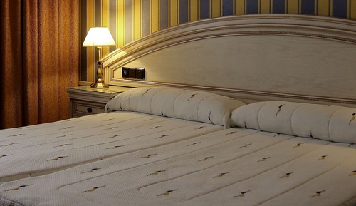 Habitación básica con 2 camas individuales
