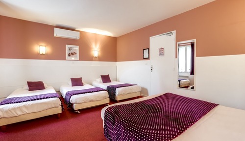 Habitación, varias camas