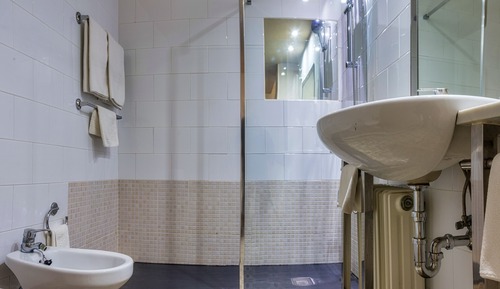 Habitación doble, baño privado, vistas a la ciudad