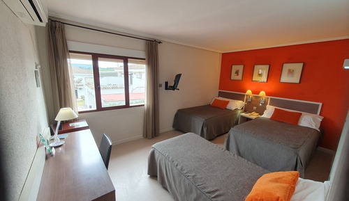 Habitación triple básica, vistas al jardín