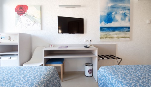 Habitación doble, terraza (2 Adults + 1 Child)
