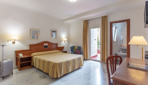 Habitación Doble + 2 camas extras (2 adultos + 2 niños)
