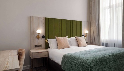 Suite (Trafford)