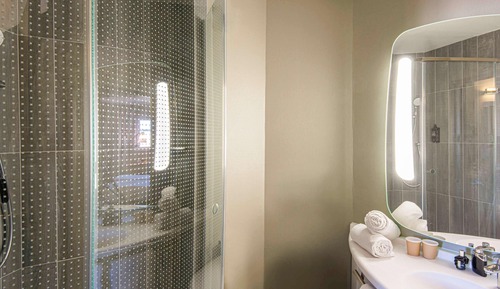 Chambre triple avec 1 lit double et 1 lit d'appoint
