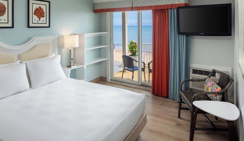 1 Queen Bed, Waterfront, Accessible