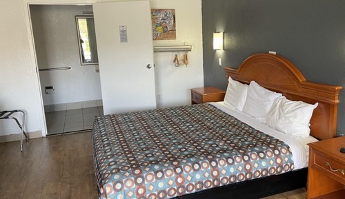 Habitación, 1 cama de matrimonio grande, bañera accesible, fumadores