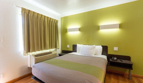 Habitación estándar, 1 cama doble, accesible para personas con discapacidad, fumadores