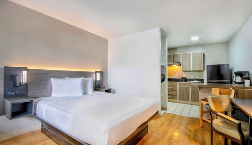 Habitación Deluxe, 1 cama de matrimonio, fumadores, frigorífico y microondas
