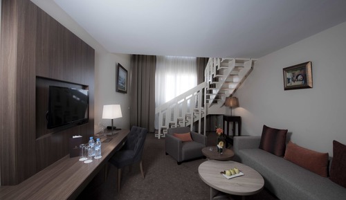 Family Duplex King Bed Mosque View