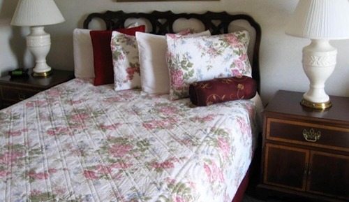 Garden Level, Queen Bed