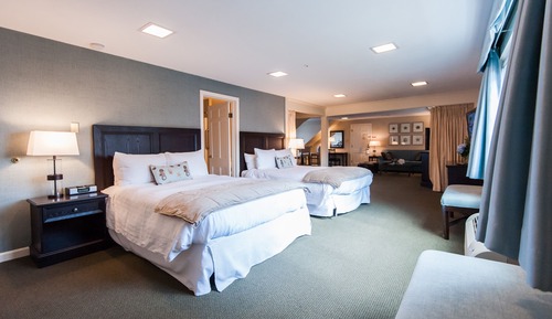 Suite estándar, 2 camas de matrimonio, no fumadores, vistas al puerto