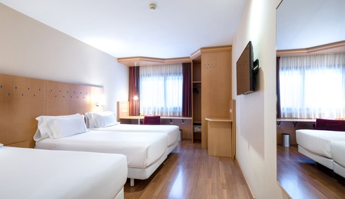 Habitación triple (2 Adults + 1 Child)