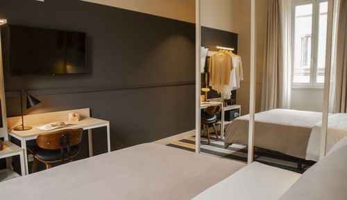 Habitación estándar con 1 cama doble o 2 individuales, vistas a la ciudad