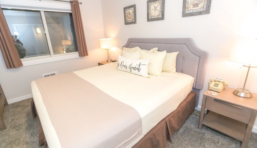 Habitación Signature, 1 cama de matrimonio grande con sofá cama (1 Bedroom Unit- Room 203-No Pets)