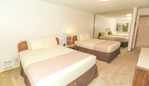 Habitación Deluxe, varias camas, vistas a la piscina (1 Bedroom Dlx-Room 101-No Pet)