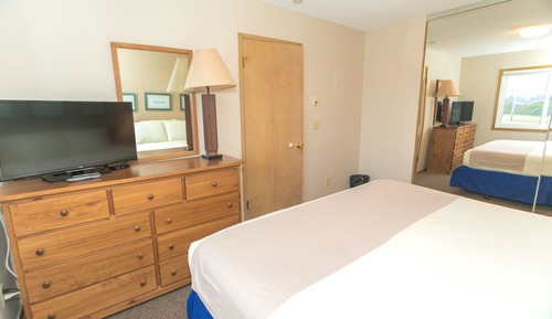 Habitación Signature, 1 cama de matrimonio grande con sofá cama (1 Bedroom Unit- Room 206-No Pets)
