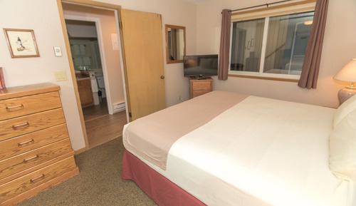 Habitación Signature, 1 cama de matrimonio grande con sofá cama (1 Bedroom Unit- Room 103-No Pets)