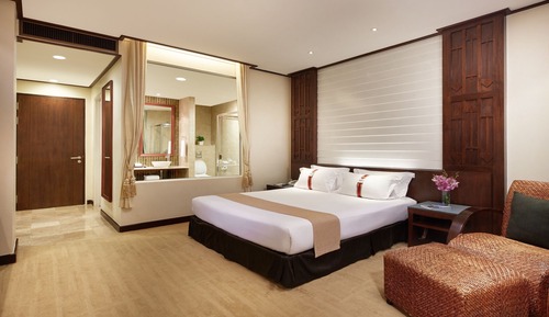 Diplomat Suite (With Jacuzzi) (Corner Wing) 