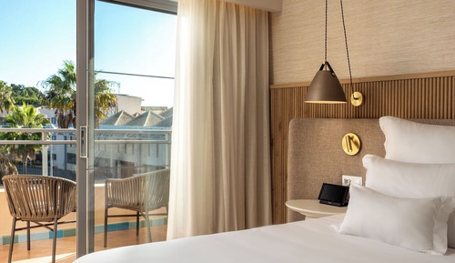 Habitación clásica con 1 cama doble o 2 individuales, vistas al complejo turístico