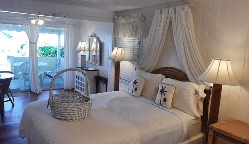 Romantic Studio Suite, Private Bathroom (105 Seagull)