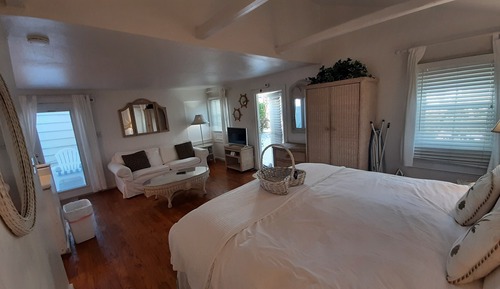 Romantic Studio Suite, Private Bathroom (106 Sand Dollar)