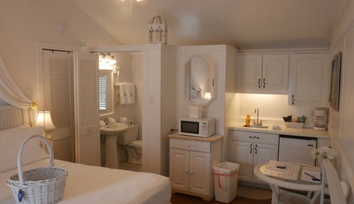 Romantic Studio Suite, Private Bathroom (110 Palm Tree)