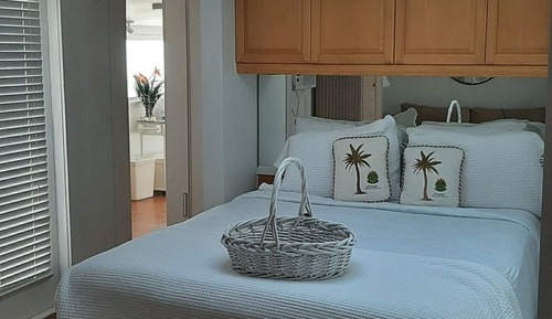 Romantic Bungalow, Private Bathroom (101 Coquina)