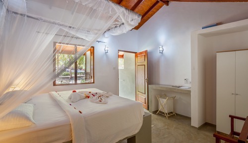 Habitación Confort doble, 1 cama doble, vistas a la piscina